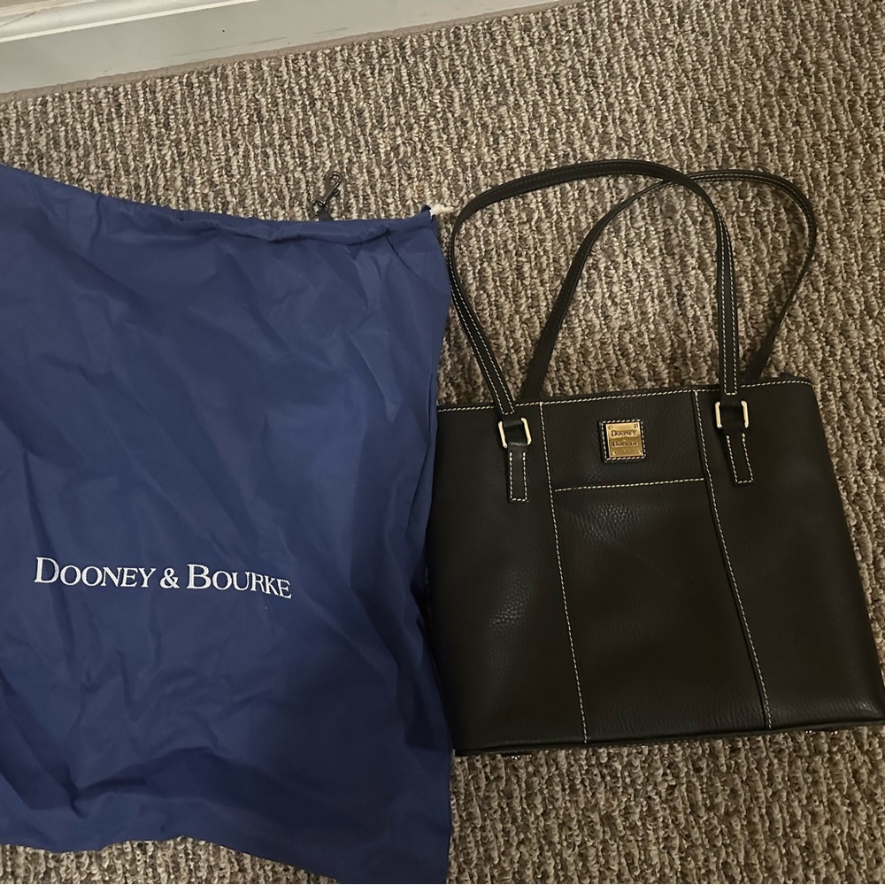 Dooney and Bourke Pebble Grain Small Lexington Handbag W/ Dust Cover